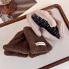 Pinza para el Cabello Triangular Gruesa de Lana Estilo Coreano Dulce y Elegante 2025 Nuevo Modelo Pinza Tiburón para la Parte Trasera de la Cabeza Pasador Accesorio para el Cabello