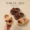 Pantuflas de algodón para niños con diseño de capibara para invierno, cálidas y afelpadas para niños y niñas, adecuadas para niños mayores y uso doméstico padre-hijo, con diseño de talón cerrado