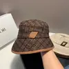 Sombrero de Pescador a Cuadros con Abejita y Ala para Mujer, Nuevo Sombrero de Ala Rizada Otoño/Invierno, Cálido Sombrero de Cubo de Lana para Madres de Mediana Edad y Mayores