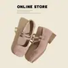 Sapatos Mary Jane femininos com aumento interno de altura de 7 cm, novo estilo outono 2026, bico fino, tira com fivela dupla, adequados para mulheres baixinhas, salto grosso, sapatilhas versáteis