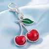 Pingente de cereja requintado cravejado de diamantes, efeito de gota de óleo, chaveiro de fruta realista, acessórios decorativos DIY para bolsas