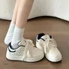 Nuevas zapatillas de suela gruesa originales de nicho estilo chino para mujer, nuevo otoño 2026 mocasines casuales versátiles blancos para mujer