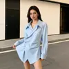 Camisa Polo de Manga Longa Primavera/Verão 2026, Super Estilosa, Usável Sozinha, Design Irregular, Ajustada na Cintura, Camisa com Gola Reversível para Mulheres