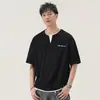 Camiseta Estilo Novo de Verão Falsa Duas Peças com Decote em V e Manga Curta para Homens, Top Estampado Casual Americano, Camiseta Tendência de Algodão Puro Pesado com Caimento Solto