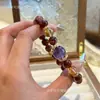 Qiaoen Flor de Goma Vermelha Natural Amethysto Amarelo Translúcido Torre de Cristal Design Simples Pulseira Versátil