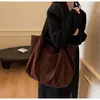 Bolsa de Ombro Versátil de Alta Qualidade Outono e Inverno para Mulheres Grande Capacidade Camurça Retro Bolsa Feminina Casual Street Roupas de Trabalho Bolsa Tote