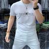 2025 Verano Nuevo Camiseta de Manga Corta Transpirable de Moda Casual para Jóvenes de Corte Ajustado para Combinar con Todo con Letras Estampadas en Caliente