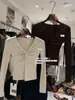 Camiseta de Manga Larga con Lunares, Cuello en V, Estilo Temperamento Chica Picante, Adelgazante, Nuevo Estilo Otoño Dongdaemun Coreano, Top para Mujer