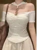 Estilo Novo de Verão Sexy Estilo Desejo Puro Camiseta de Manga Curta com Fivela de Metal para Mulheres, Top Curto Sexy para Garotas com Alça Única no Pescoço