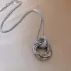 Colar Redondo Multicamadas Versátil e na Moda, Corrente para Suéter com Design de Nicho de Luxo Leve, Acessório de Pescoço Elegante para Uso em Camadas Outono e Inverno Venda por Atacado
