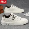 Tenis blancos de meter para hombre, zapatos casuales, tenis planos de caña baja, modernos y versátiles, zapatos de moda para hombre, nuevo modelo otoño 2026