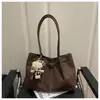 Bolso Casual de Gran Capacidad 2025 Invierno Nuevo Estilo Bolso de Hombro Personalizado para Mujer Bolso Tote Retro Simple de Moda