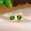 Yi Lu Yin Plata de Ley S925 Chapado en Oro Jade Hetian Nefrita Retro Forma de Huevo de Conejo Pendientes de Botón Lindos Versátiles Exquisitos
