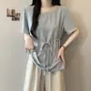 Estilo Verão 2026 Novo Tamanho Grande Camisa Feminina Pesada Bordada com Amarração na Cintura, Blusa de Manga Curta, Top Leve