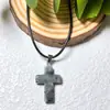 Colgante de cruz de cristal natural transfronterizo moda europea y americana comercio exterior accesorios de joyería diy cuerda de cuero cadena para la clavícula venta al por mayor