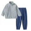 Traje de Polar para Niños Otoño e Invierno Chaqueta con Cuello Alto para Niños y Niñas, Pantalones Leggings, Conjunto Cálido de Dos Piezas para Niños, Color Caramelo