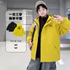 Ropa para niños, ropa exterior de otoño para niños, nueva colección otoño/invierno 2026, talla mediana a grande, cortavientos tres en uno desmontable para otoño