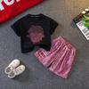Traje de estilo coreano y occidental para niños pequeños y medianos, estilo de verano nuevo, estilo occidental, letras, manga corta, tie-dye, manga corta, casual, conjunto de dos piezas