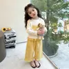Conjunto de Manga Longa para Meninas 2026 Novo Estilo Coreano Top com Gravata Borboleta Infantil Calça de Perna Larga Xadrez Conjunto Fofo de Duas Peças