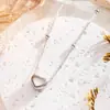 Collar Minimalista de Acero de Titanio Dorado de 18K para Mujer, con un Único Nuevo Diseño de Colgante Cadena Clavicular con Joyería en Forma de Corazón