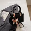 Bolsos Pequeños de Moda para Mujer en Comercio Exterior, Versátiles para Otoño e Invierno 2025, Bolsos Cuadrados Pequeños Nuevos, a la Moda y Populares, Cruzados y de Mano