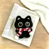 Bufanda Linda Gato Negro Pequeño Bolsa de Regalo para Estudiantes Colgante Figura de Pareja Peluche Llavero Adorno Cadena para Teléfono