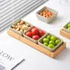 Plato cuadrado de cerámica sencillo con bandeja de bambú, adecuado para uso doméstico como plato para servir bocadillos, frutas o salsas para mojar; disponible al por mayor