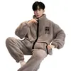 Pijama de coral para hombre, nueva colección de invierno 2026, con cremallera, franela engrosada, elegante conjunto de ropa de estar para adolescentes