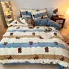 Conjunto de cama de quatro peças em veludo de leite de desenho animado para outono e inverno, com capa de edredom espessa e quente de flanela e fleece de coral, lençol com elástico e lençol de cama