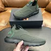 Producto popular de exportación: Zapatos casuales Fly-knit con diseño de calcetín elástico, zapatillas de malla transpirable para hombre sin cordones para uso diario