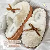 Chinelos Peludos Femininos para Uso Externo 2026 Novo Estilo Interno Casa Solado Grosso Pelúcia Quente Antiderrapante Pós-parto Chinelos de Algodão Femininos