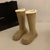 Botas de neve de inverno de algodão pelúcia femininas que aumentam a altura, botas curtas com solas grossas, quentes, novo estilo vintage 2026 pelúcia