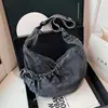 Bolso cruzado de mezclilla plisado nuevo para otoño 2026, para el trabajo y los desplazamientos, moderno, versátil, casual, ligero, tipo bollo