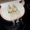 Flor de chifre com agulha de prata Flor com contas Laço de flor Brincos com borla redonda Brincos de tarraxa versáteis e elegantes Brincos de nicho de luxo leve