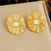Pendientes Geométricos Vintage Estilo Francés Europeos y Americanos con Diseño de Goteo de Aceite, Lujo Ligero, Sensación de Alta Gama, Temperamento Retro, Pendientes Chapados en Oro de Acero Inoxidable para Mujer