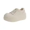 Tênis estudantil de sola grossa, sapatos brancos versáteis para mulheres, perfeitos para baixinhas, estilo plataforma, coleção primavera/outono 2026, novo design casual, super macio e estiloso