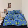 Juego de cuatro piezas de terciopelo de leche a rayas de invierno, que incluye una funda de edredón gruesa de forro polar coral de doble cara antiestática, sábana y juego de ropa de cama de tres piezas