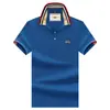 Camisa Polo masculina de manga curta estilo luxo com gola listrada em cor contrastante e bordado de pônei, adequada para o trajeto diário e para usar em ocasiões de negócios casuais.
