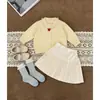Conjunto de Otoño para Niña 2026 Nuevo Estilo Coreano Conjunto de Bebé Súper Lindo Dulce Cárdigan de Punto Amarillo Falda Plisada
