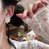 Hermosos Aretes Grandes de Flor Plateada Brillante para Mujer, Nuevos Aretes de Diseño de Nicho con Agujas de Plata, Aretes Versátiles y de Alta Gama