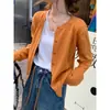 Casaco cardigan fino de malha feminino, novo modelo outono 2026, top de manga longa na cor laranja pôr do sol combinado com uma camisola, pequeno suéter externo