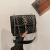 Bolso de Cadena Estilo Occidental para Mujer 2024 Nuevo Moda Otoño Hombro Cruzado Pequeño Cuadrado Borla Color Sólido Bordado Bolso de Mujer