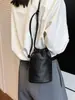 Bolso de Cubo de Verano Transfronterizo Nuevo Estilo Patrón Suave de Lichi con Cordón para Mujer, Bolso Sencillo y Versátil de Cuero Suave para Hombro Cruzado Teléfono