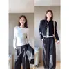 Camada base branca com gola U para sobreposição, top camiseta feminina de manga comprida para outono, caimento justo, toque de alta qualidade, pode ser usado sozinho, look estiloso