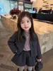 Traje casual de tweed para niñas, nuevo estilo coreano otoño/invierno 2026, conjunto elegante y simple de dos piezas para niños