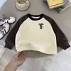 Sudadera de Felpa para Niños 2025 Nuevo Estilo Invierno Tops de Manga Raglán para Niños Ropa de Invierno Gruesa Versátil Dibujos Animados Mangas Largas