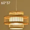 Sala de estar de villa, lustre com pé direito alto, escada de dois andares, apartamento tipo loft, sala de jantar com pé direito alto, escada estilo madeira, iluminação de arte em madeira