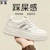 Tênis femininos de cadarço feitos de couro bovino de flor integral, sapatos brancos de sola grossa que aumentam a altura, novos tênis esportivos casuais de outono de 2026 para mulheres