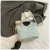 Bolsa Saco Casual Grande Capacidade Cor Sólida Simples Moda Verão 2025 para Mulheres Bolsa de Ombro Transversal Elegante de Alto Valor