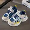 Nuevos zapatos deportivos de temporada de verano para niños, zapatillas tipo dad de malla simple, zapatos infantiles para niñas, zapatos casuales de suela blanda, modernos